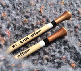 knitting needles straight color - Golden Glam knit affair