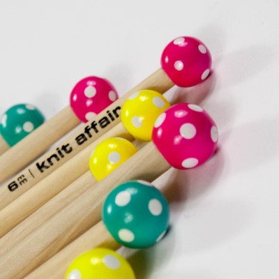 kids-knitting-needles-white-dots-knit-affair-1