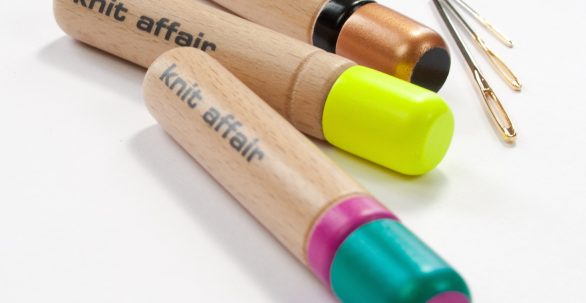 Giveaway Tapastry Needle Holder